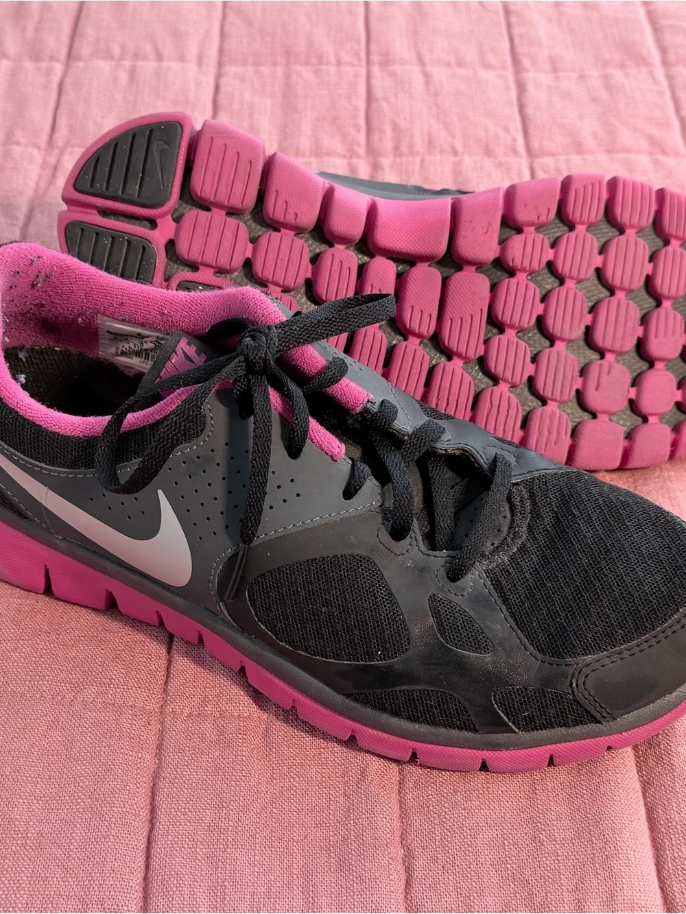 Nike Women's Black and Pink Training Sneakers